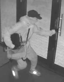Politie zoekt daders van bedrijfsinbraak