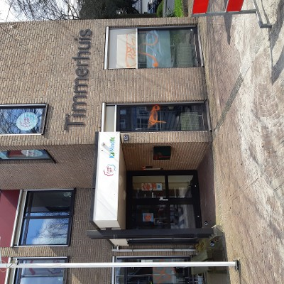 Wie bekladde het gebouw van Dimence met graffiti?