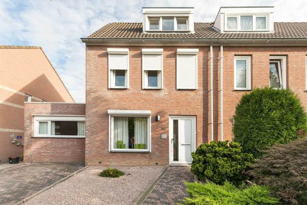 Woning Pastoor Schoenmaeckersstraat 19 Geleen