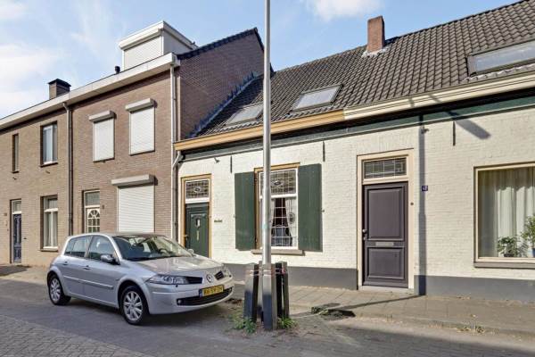 Woning Pastoor van Beurdenstraat 49 Tilburg