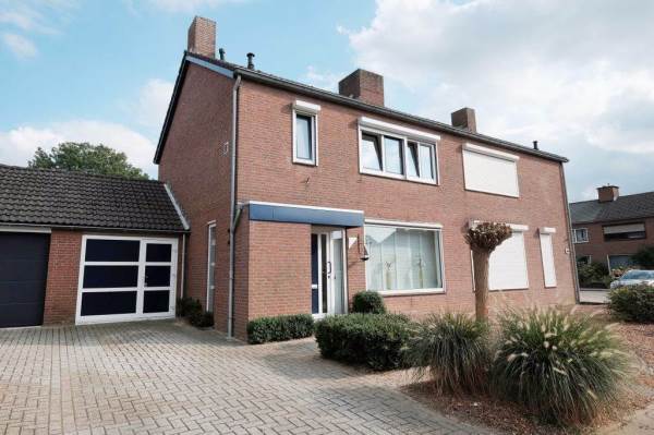 Woning Wijngaardskamp 96 Born