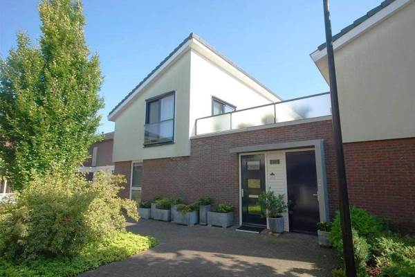 Woning Zoutershof 38 Roelofarendsveen