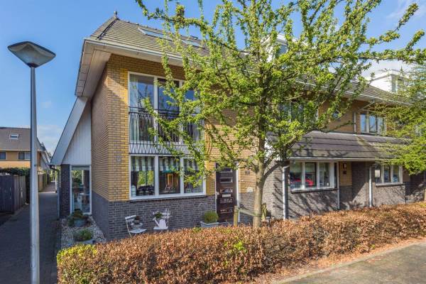 Woning Dadelgaarde 137 Hendrik-Ido-Ambacht