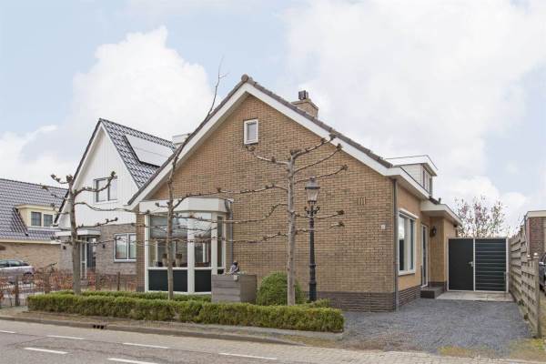 Woning Noordeinde 80 Oostzaan
