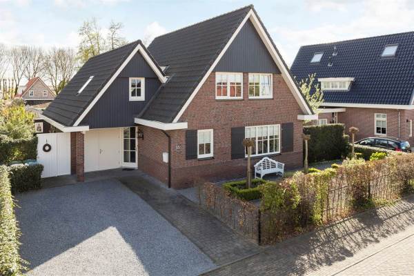 Woning G.H.C.F. Siebrandsstraat 15 Meteren