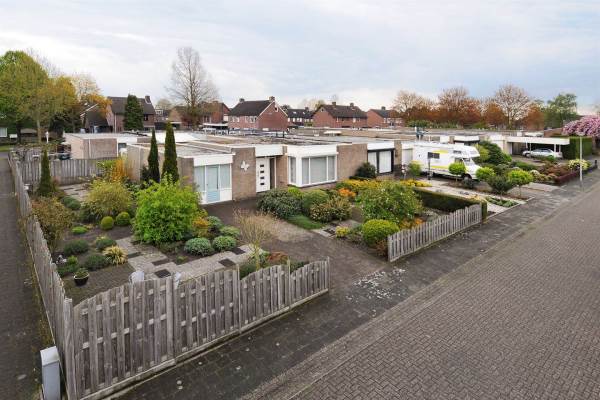 Woning Kardinaal de Jongstraat 1 Beringe