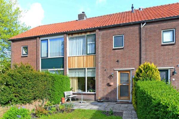 Woning Mr. Dr. van den Helmlaan 8 Pijnacker