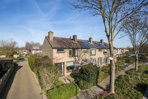 Woning Burg. De Vries Broekmanlaan 13 Oud-Beijerland