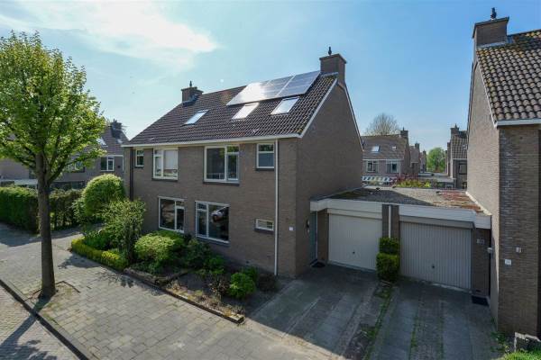 Woning Marga Klompéstraat 13 Alphen aan den Rijn
