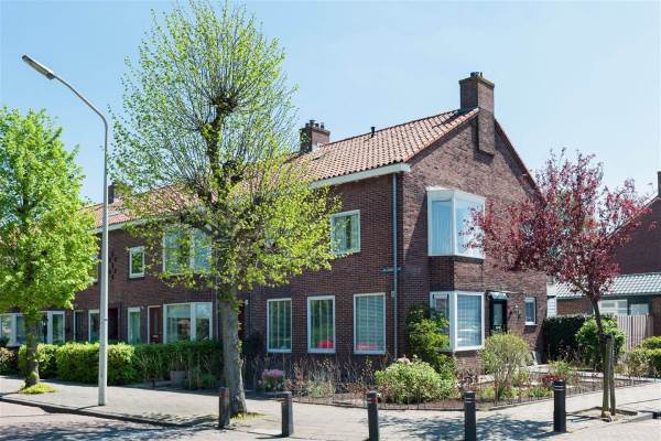 Woning Julianastraat 26 Halfweg