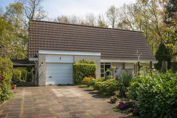 Woning Van Houtenstraat 27 Bergen op Zoom