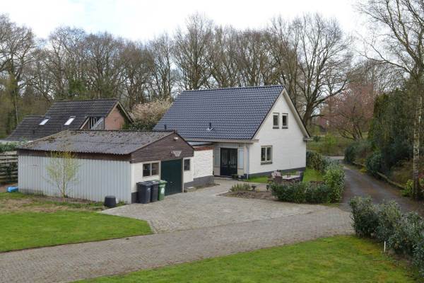 Woning Achter het Kanaal 10 Emmen