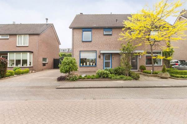 Woning Esdoornlaan 20 Hoogland