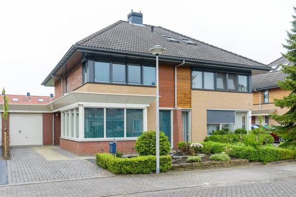 Woning J.H. L.-van Herwaardenstraat 20 Meteren