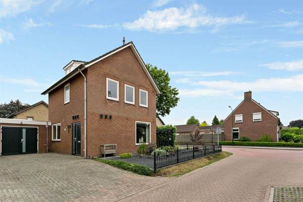 Woning Pastoor van Berkelstraat 10 Sambeek