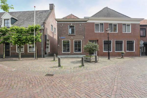 Woning Kerkplein 24 Genemuiden
