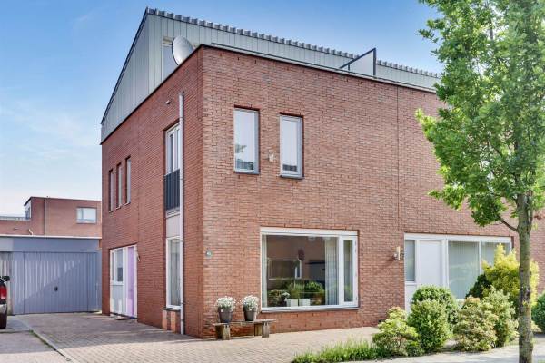 Woning Dageraad 45 Elst