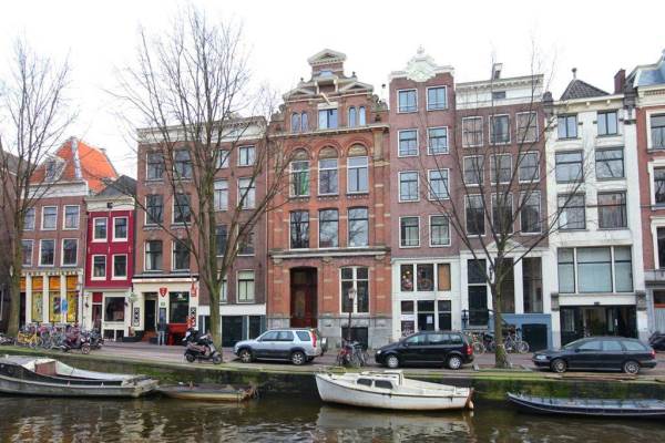 Woning Oudezijds Voorburgwal 145A Amsterdam