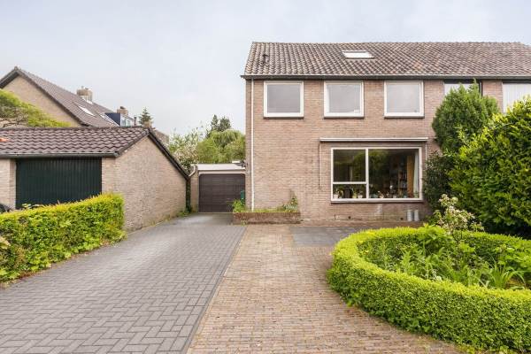 Woning Van Boetzelaerlaan 24 Leusden