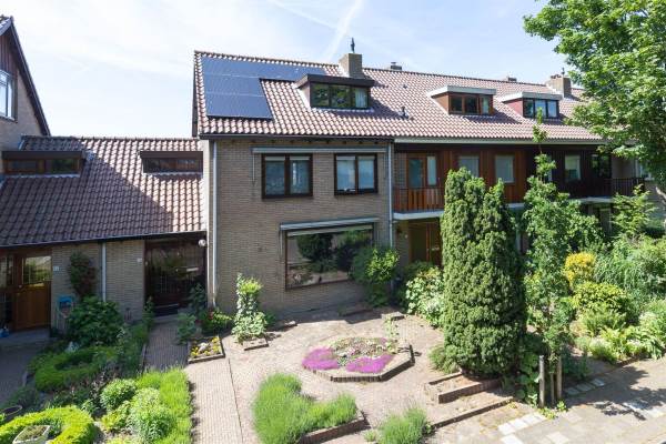 Woning Vincent van Goghsingel 42 Hillegom