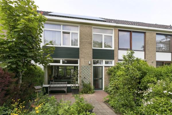 Woning Koningin Emmaweg 8 Houten