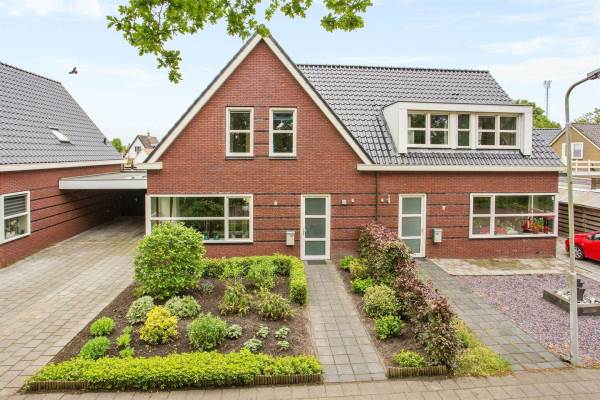 Woning Romke van Damwei 37 Tijnje