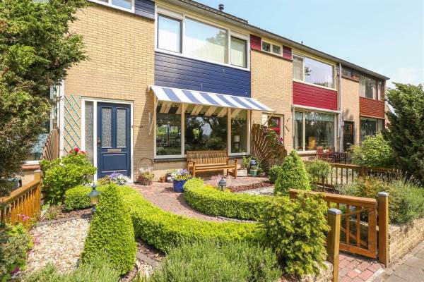 Woning Dibbetzplantsoen 24 Hellevoetsluis