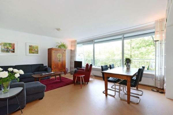 Woning Adama van Scheltemaplein 27 Delft
