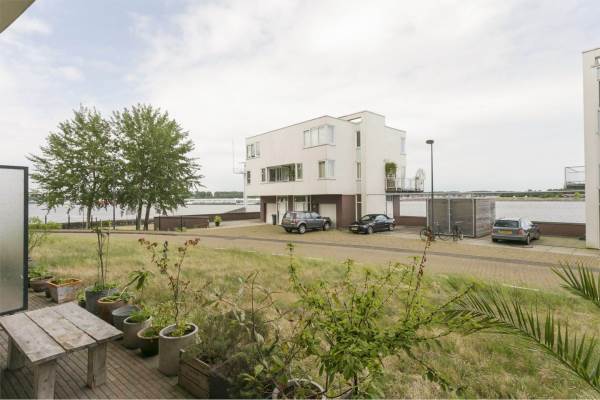 Woning Venetiëhof 97 Amsterdam