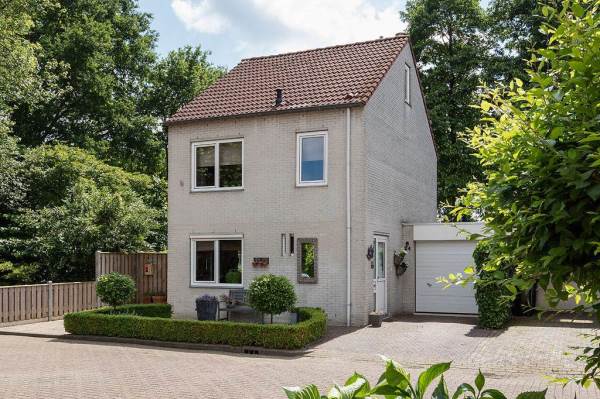 Woning Fie Carelsenstraat 24 Hengelo
