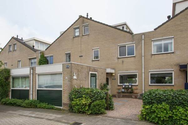 Woning Theo Mann-Bouwmeesterstraat 26 Spijkenisse