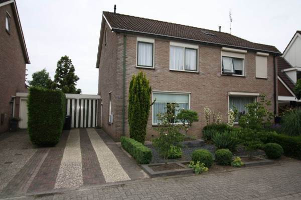 Woning Laan '40-'45 28 Vriezenveen