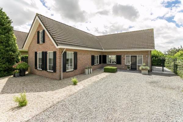 Woning Middelsluissedijk OZ 36 Numansdorp