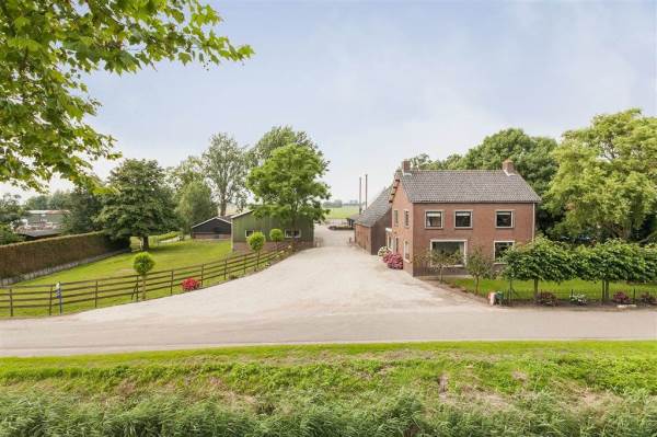 Woning Benedeneind NZ 318 Benschop