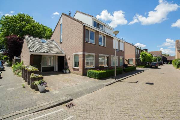 Woning Bazuinstraat 1 Spijkenisse