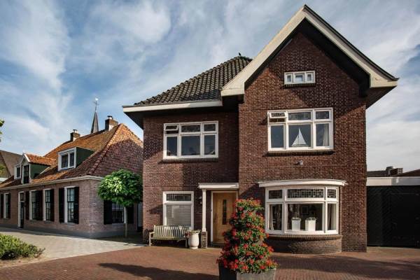 Woning Burgemeester J.C. van den Bergplein 10 Wierden
