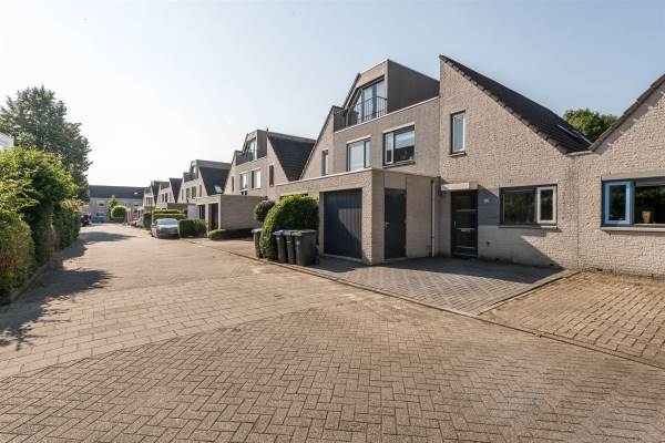 Woning Van Doesburg-erf 84 Dordrecht