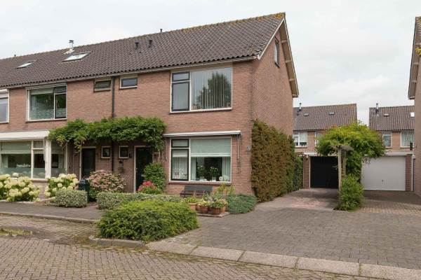 Woning Lindenlaan 8 Oud-Alblas