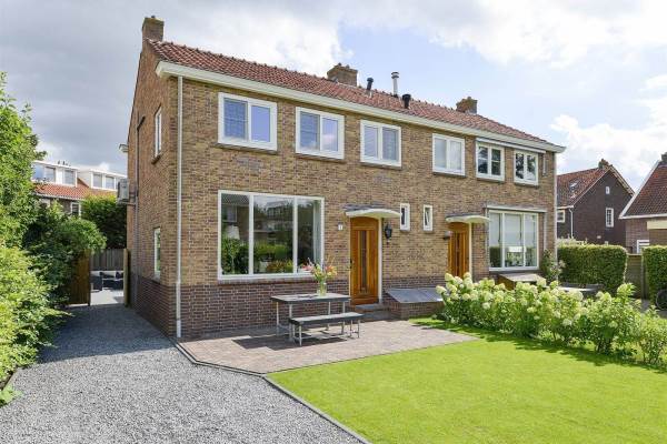 Woning Koningin Emmalaan 1 Ouderkerk aan de Amstel