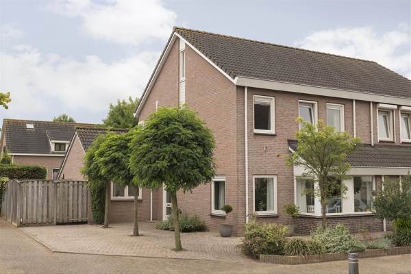 Woning Goudenregenstraat 16 Halsteren