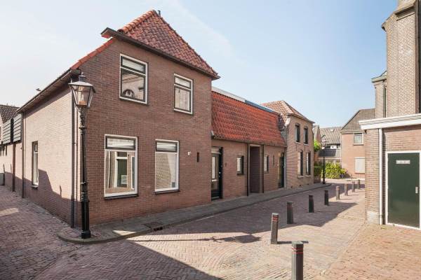 Woning Kerkplein 9 Genemuiden