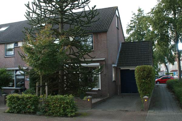 Woning Burgemeester Hoekstrastraat 1 Nijkerk
