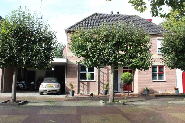 Woning Dorpsplein 11 Hurwenen