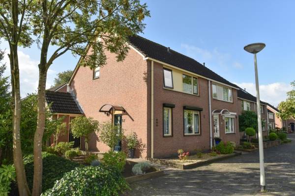 Woning Schoolstraat 42. Halsteren