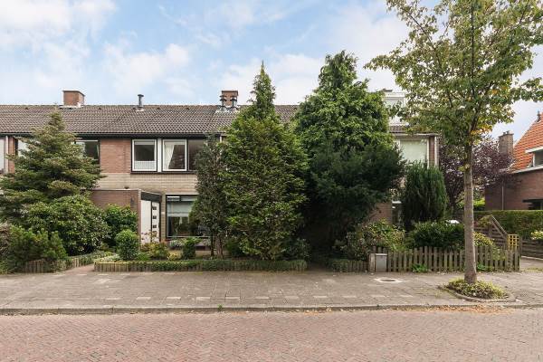 Woning van Ruysdaellaan 100 Leidschendam