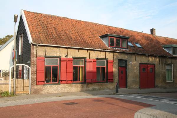 Woning Nieuwestraat 1 Strijen