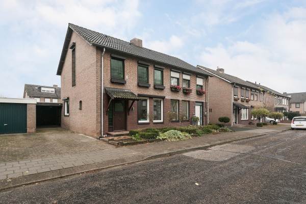 Woning Pastoor van Cruchtenstraat 1 Swalmen