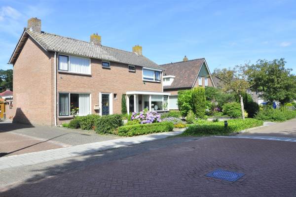 Woning Burg. van Veenlaan 24B Nijeveen