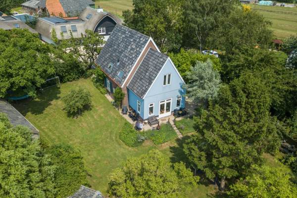 Woning Pastoor van Weerdtstraat 2 Teeffelen