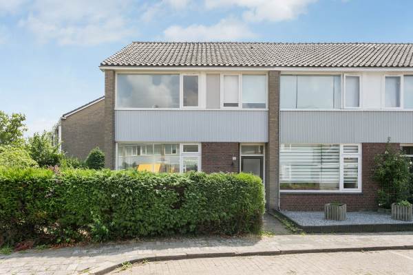 Woning Pastoor van Akenstraat 15 Roosendaal